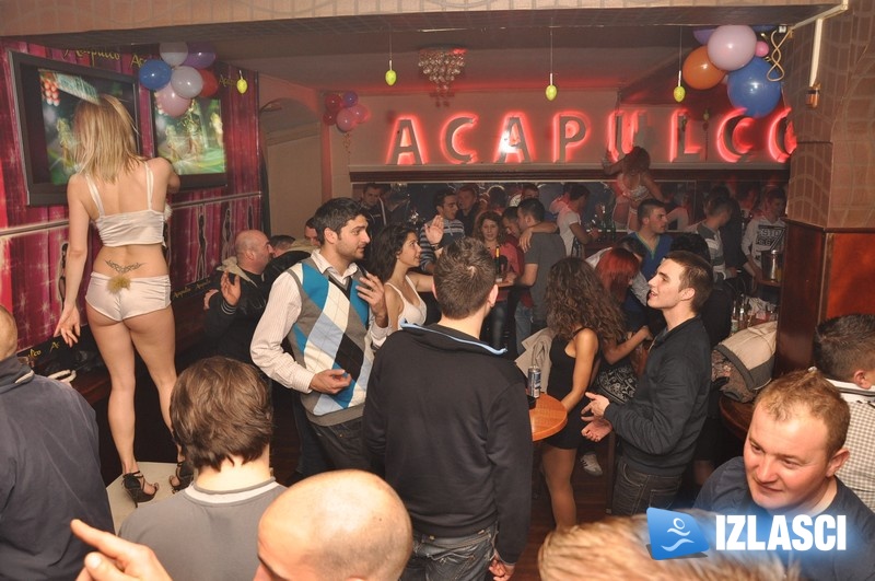 Uskršnji party sexy zečica u Acapulcu