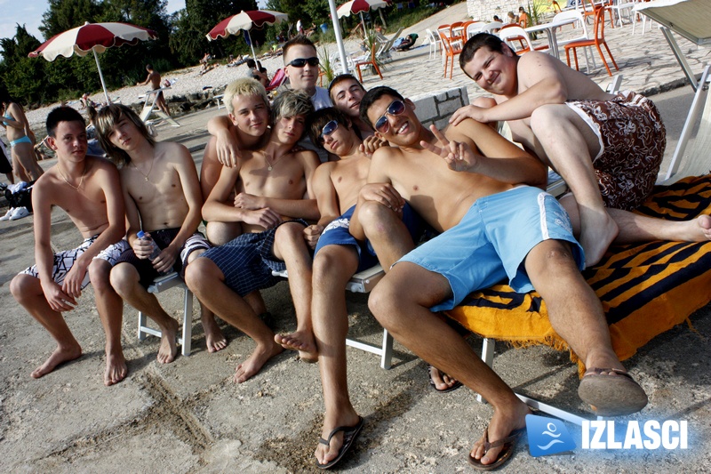 Wet T-Shirt Contest pomeo odličnu plažu Daylight Beach bara