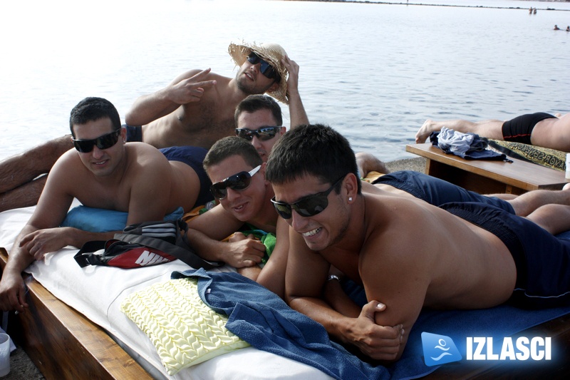 Wet T-Shirt Contest pomeo odličnu plažu Daylight Beach bara