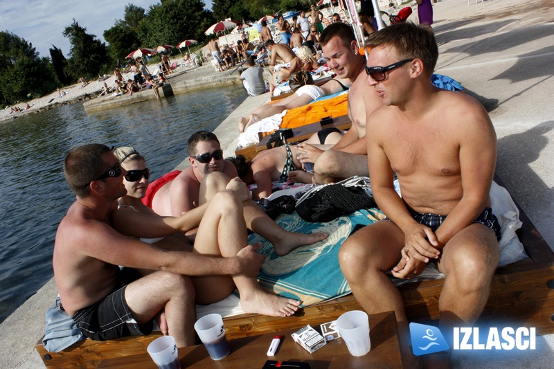 Wet T-Shirt Contest pomeo odličnu plažu Daylight Beach bara