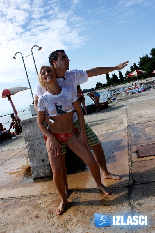 Wet T-Shirt Contest pomeo odličnu plažu Daylight Beach bara