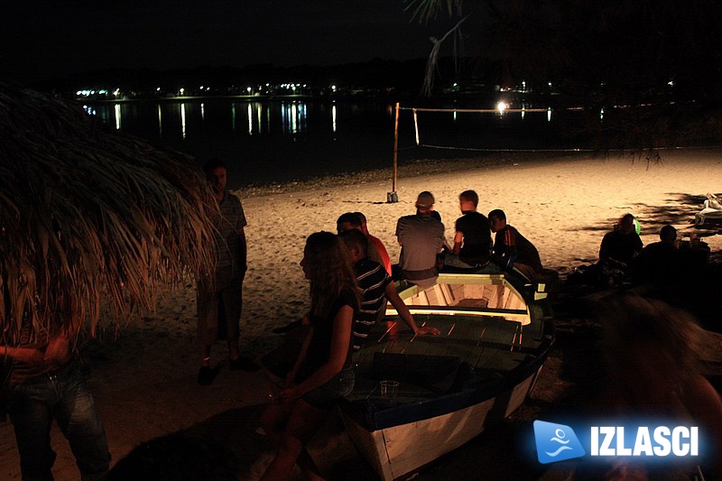 Barracuda Beach Bar u znaku zgodnih cura 